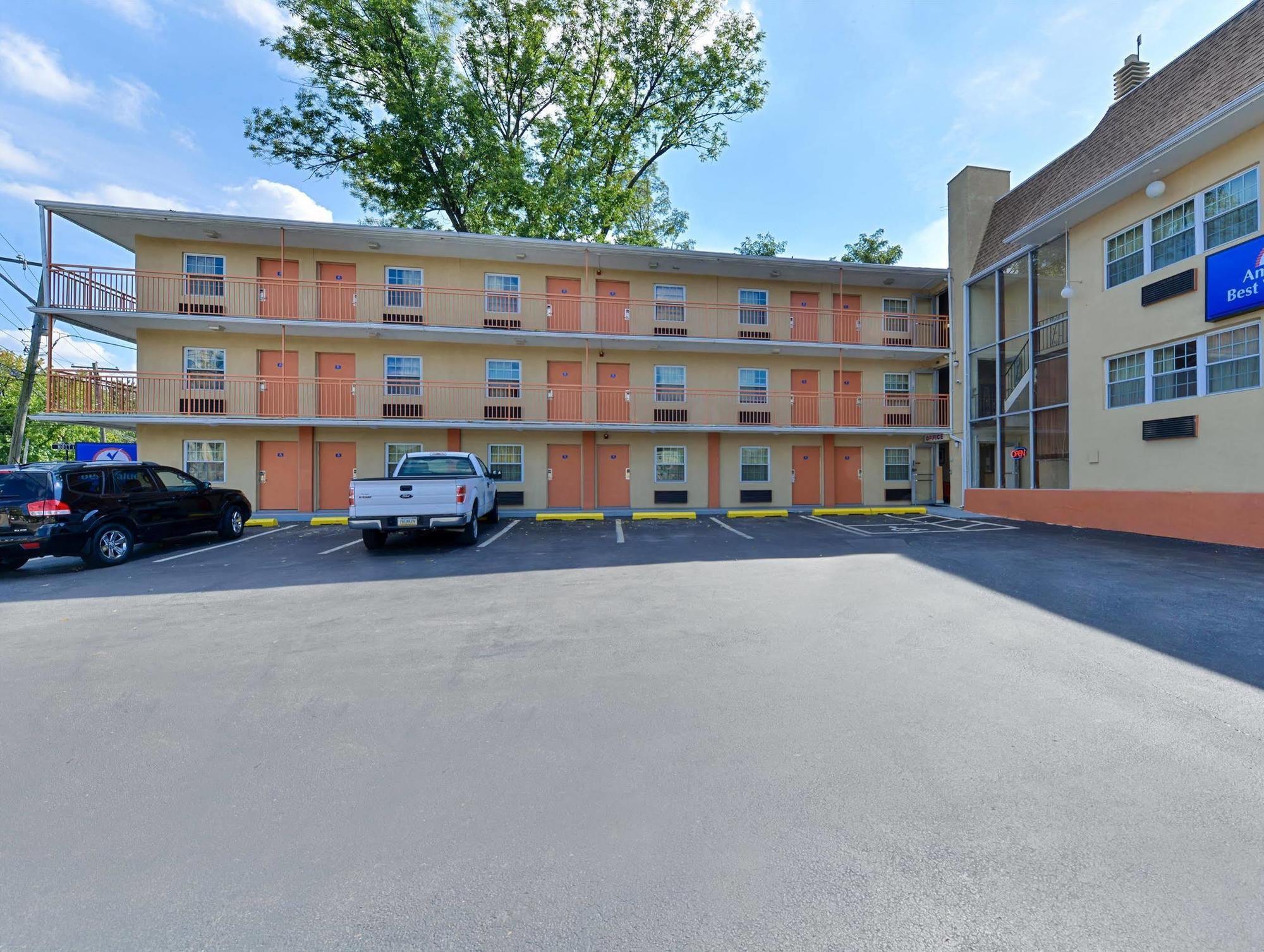 Americas Best Value Inn Media Philadelphia Exterior foto